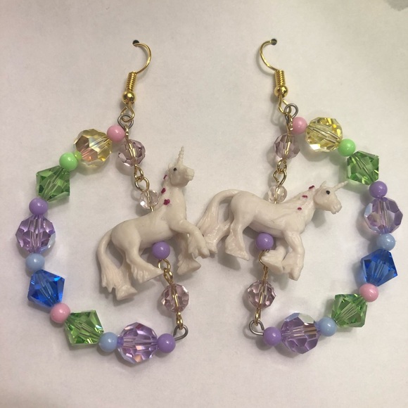 Crystal rainbow 🌈 arch unicorn pastel earrings - Picture 2 of 4